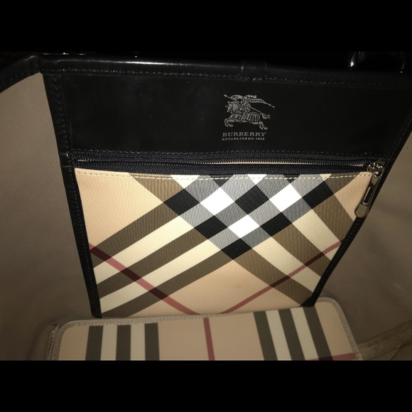 ***SOLD*** Authentic Burberry Hanson Tote - Picture 2 of 6
